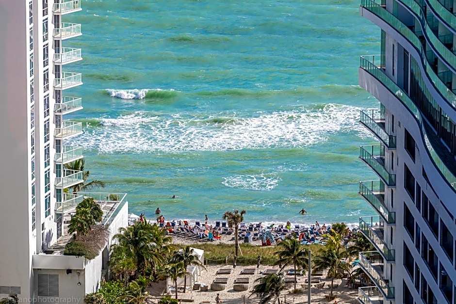 Hyde Beach House Hollywood Private Suites