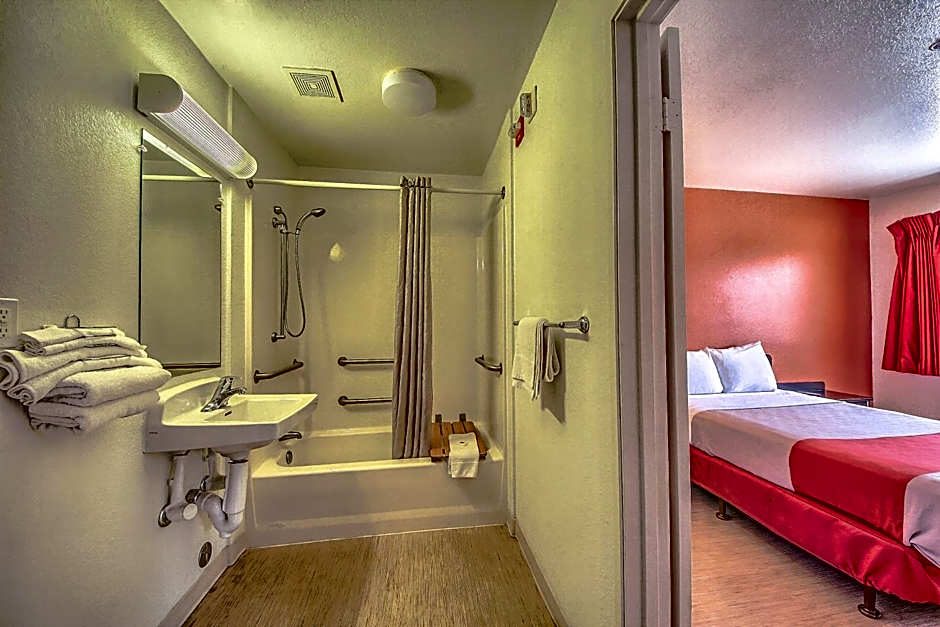 Motel 6 San Antonio, Tx Six Flags Fiesta TX - La Cantera Area