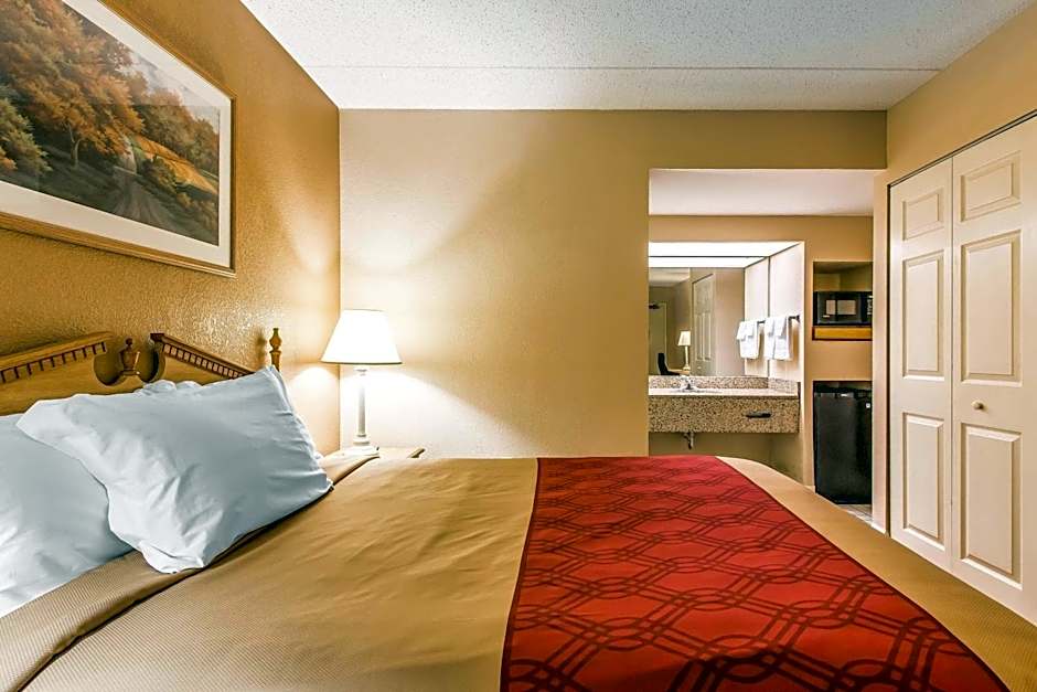 Econo Lodge Inn & Suites Huntsville University Area