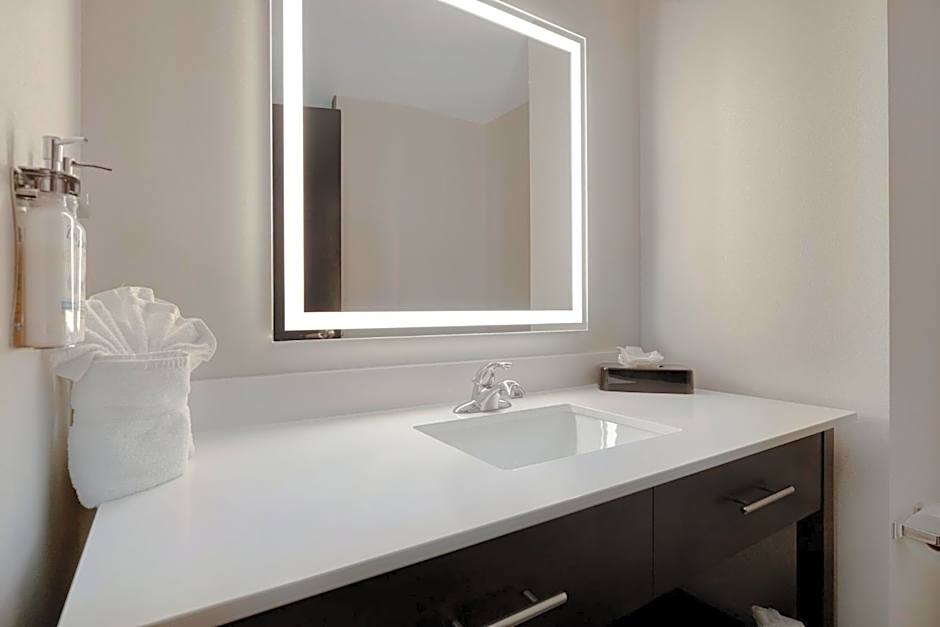 Holiday Inn Express & Suites Kansas City KU Medical Center By IHG