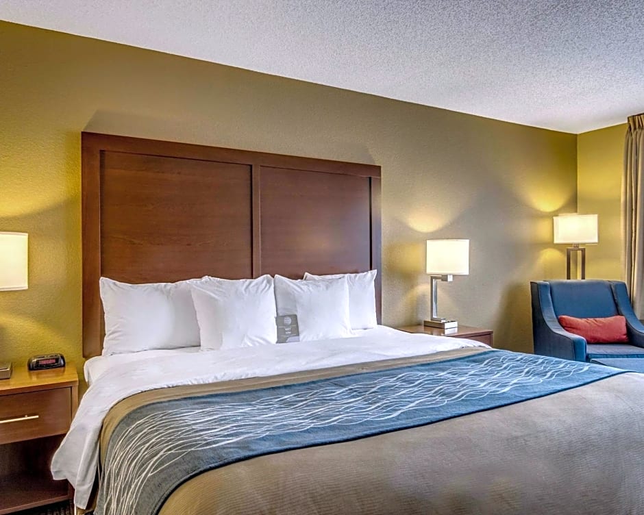 Comfort Inn & Suites Grafton-Cedarburg