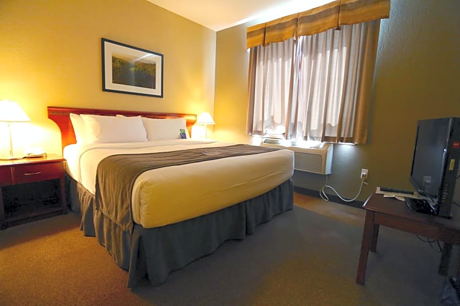 Lakeview Inns & Suites - Fort Nelson