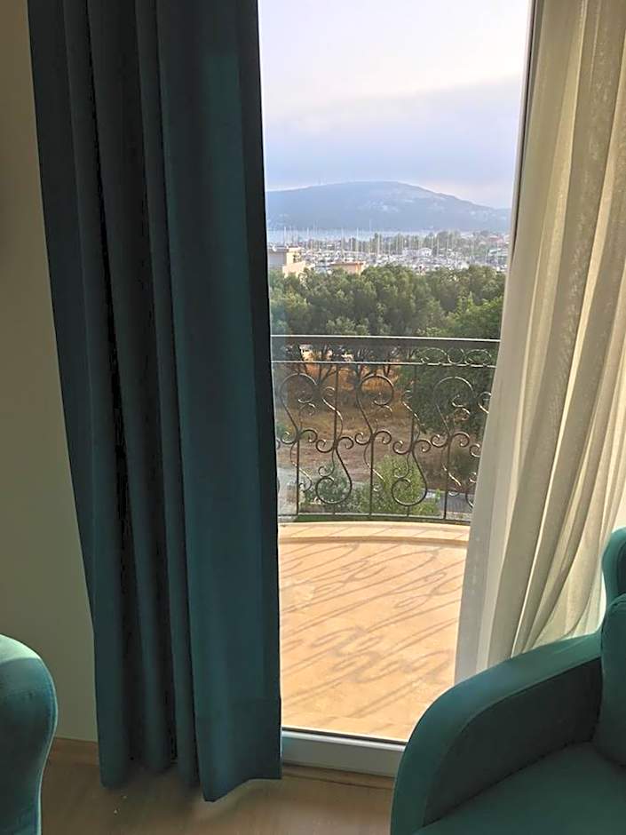 Clementin Suits Sigacık