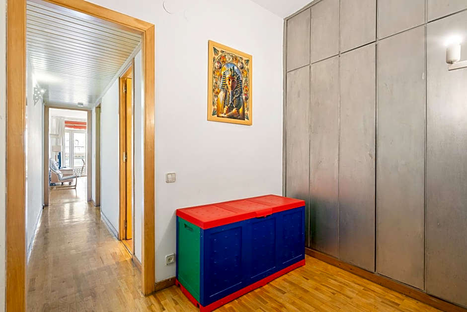 Stylish 4br City View Apt Near Sagrada Familia