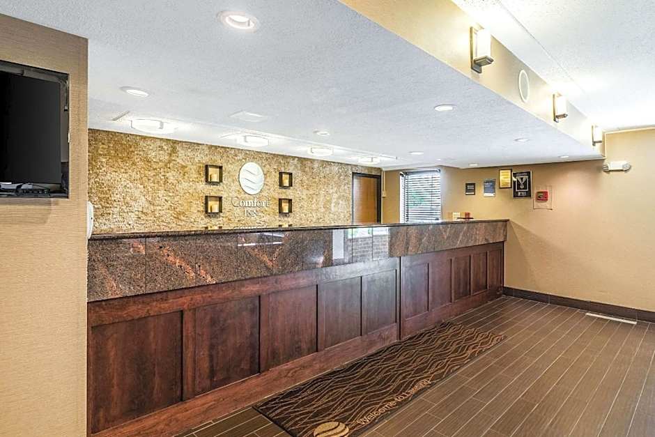 Comfort Inn Lansing West
