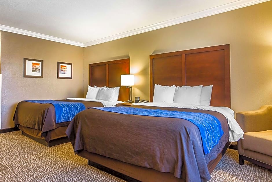 Comfort Inn & Suites Redwood Country
