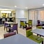 La Quinta Inn & Suites by Wyndham El Dorado