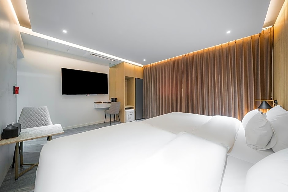 Brown Dot Hotel Pyeonghwa plaza