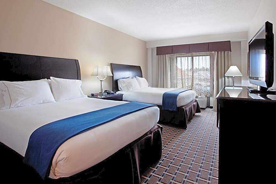 Holiday Inn Express & Suites Hope Mills-Fayetteville Arpt by IHG
