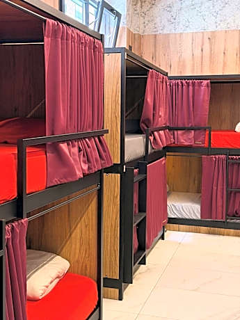 Bed in 8-Bed Mixed Dormitory Room