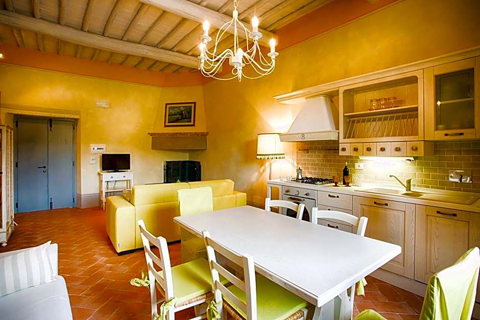 Farmhouse with swimming pool surrounded by greenery just 20 minutes from Arezzo