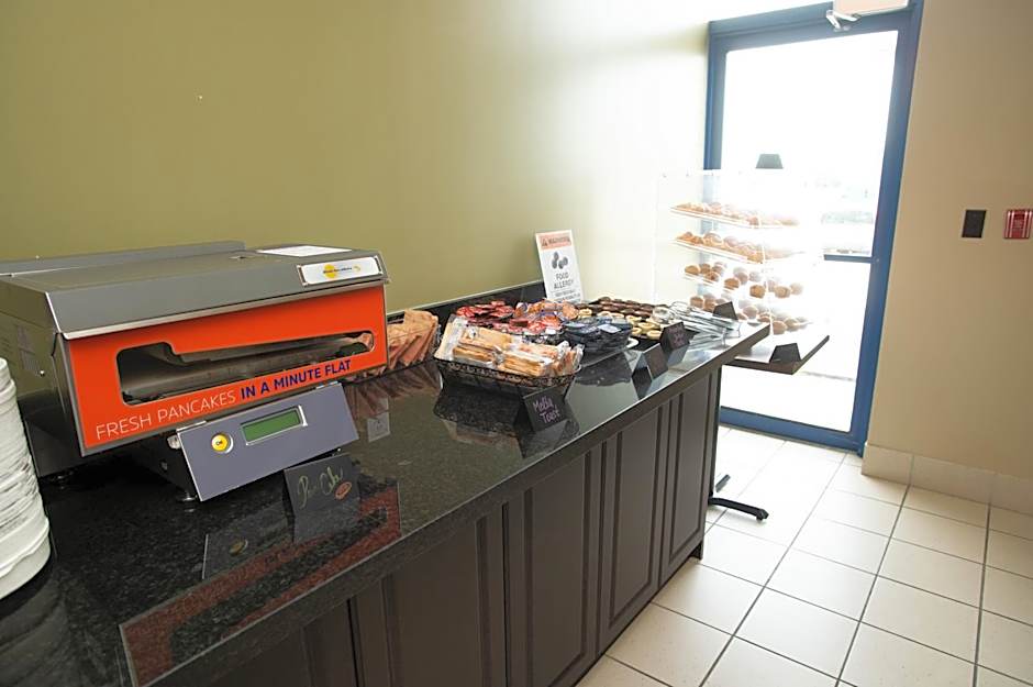 Super 8 by Wyndham Mississauga