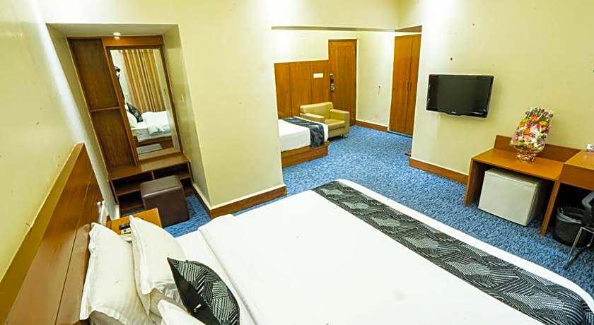 Richmond Hotel And Suites