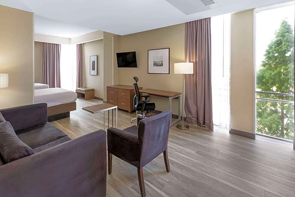 La Quinta Inn & Suites by Wyndham Tulsa Downtown - Route 66