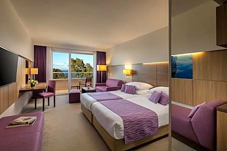 Superior Twin Room with Extra Bed and Balcony Sea Side