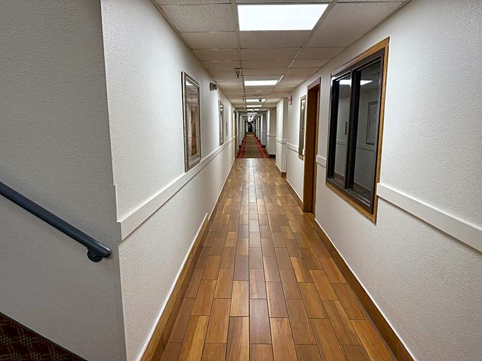 Super 8 by Wyndham Baker City