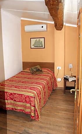 Single Room with Shared Bathroom