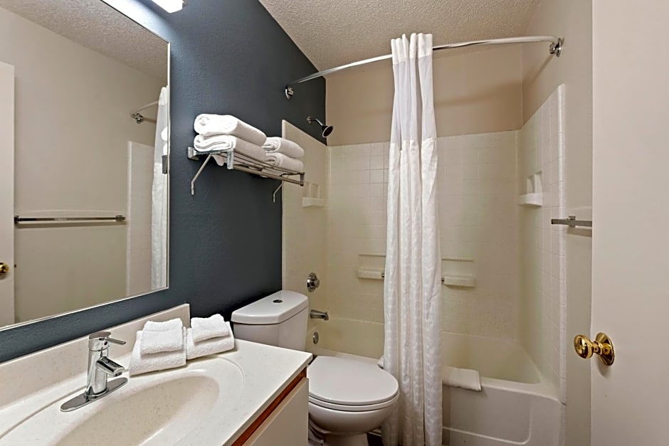 Extended Stay America Suites - Charlotte - University Place - E. McCullough Dr.