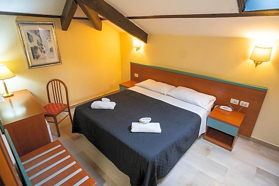 HOTEL CENTER 2