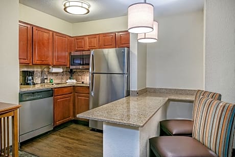 1 Queen Bed Studio Suite