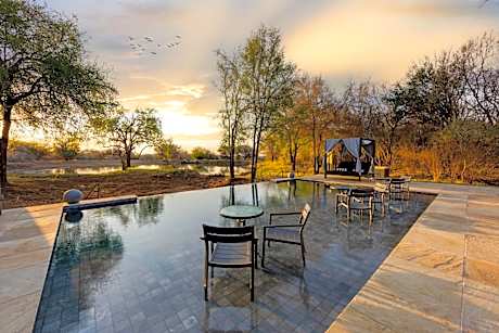 Black Rhino Game Lodge