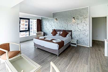 Suite Senior With Balcony