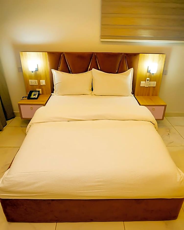 Pearlwort Hotel