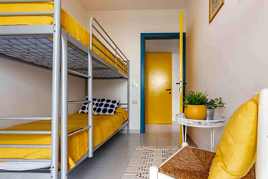 Welcoming flat just a short walk from the sea