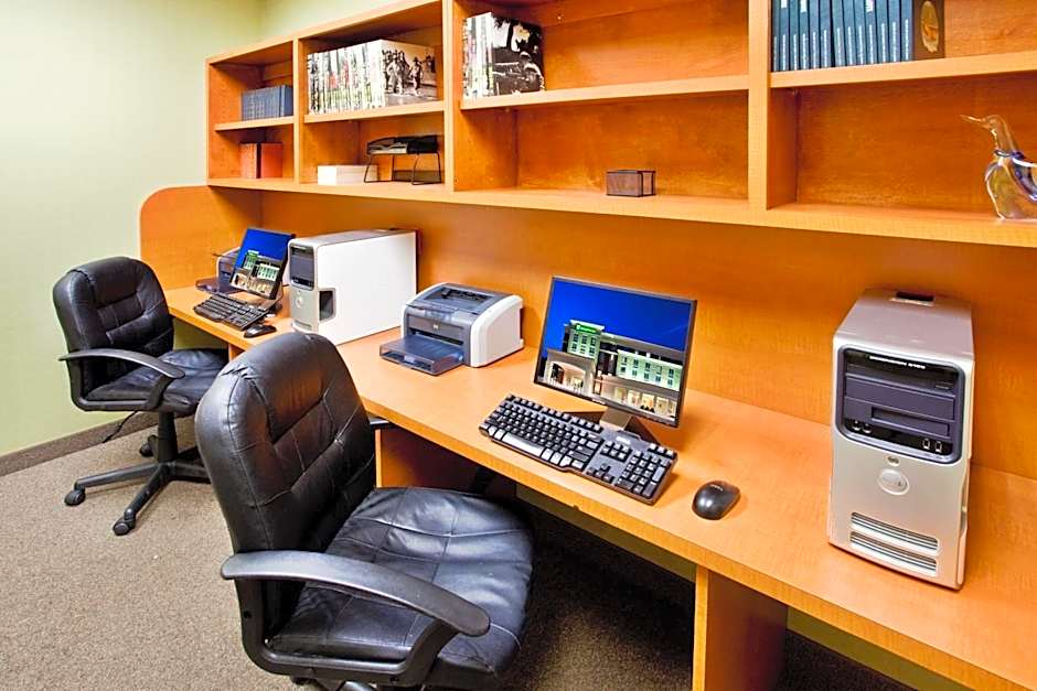 Holiday Inn Hotel & Suites Gateway By IHG