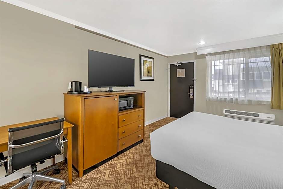 Best Western Plus Northwoods Inn