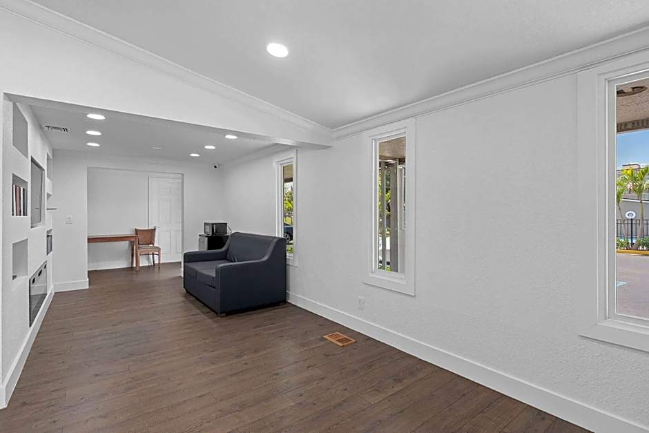 Super 8 by Wyndham Kissimmee-Orlando