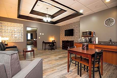 King Suite with Sofa Bed and Walk-In Shower - Jetted Tub/Disability Access