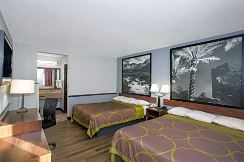 Super 8 by Wyndham Naples