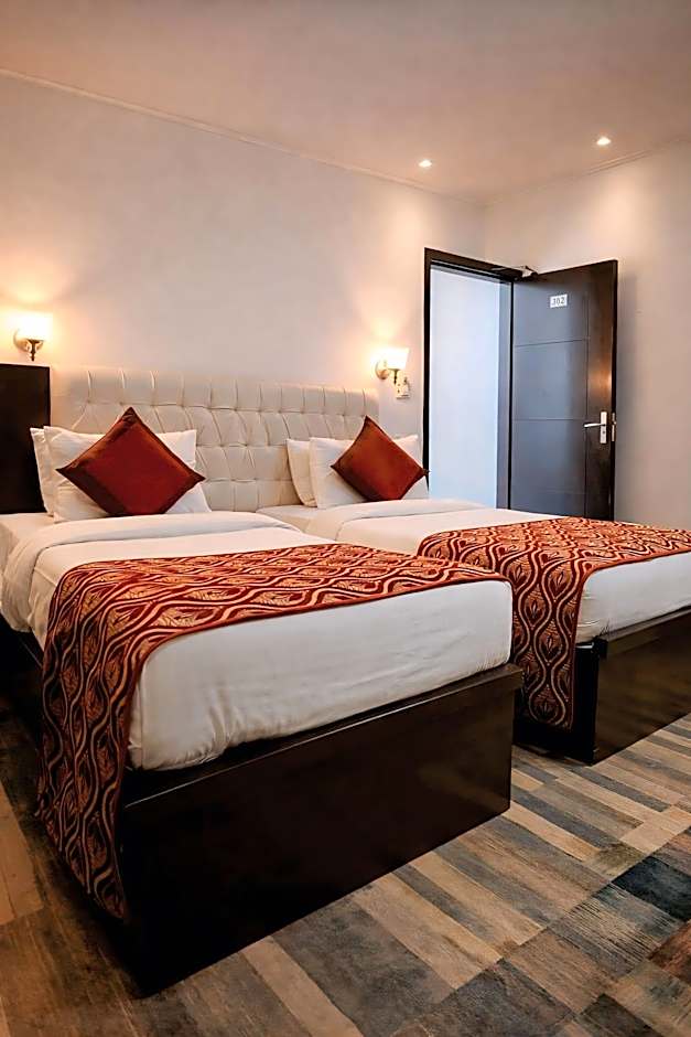 Goyal Hoteliers - The Hotel Samovar