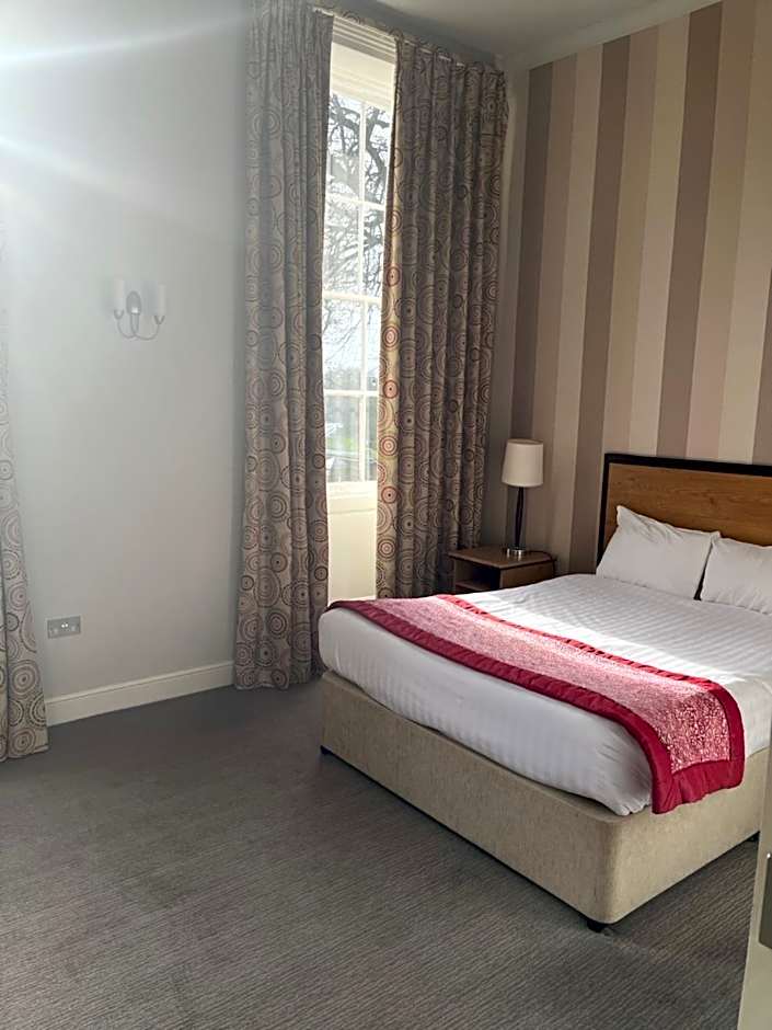 The Riverside House Hotel