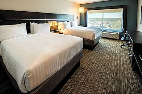 2 Queen Beds Standard Walk In Shower