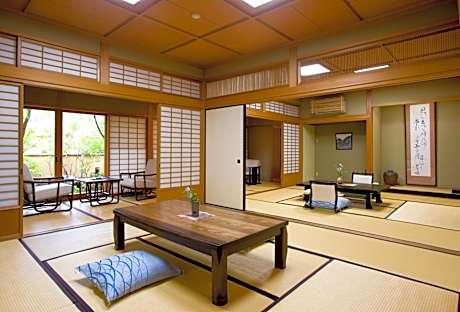 Deluxe Japanese-Style Family Room with Open-Air Bath