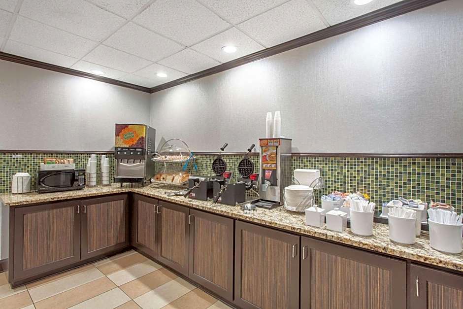 Wingate by Wyndham Charleston Coliseum