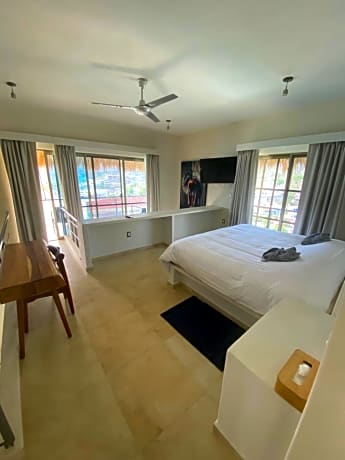 Deluxe Double Room with Balcony and Sea View