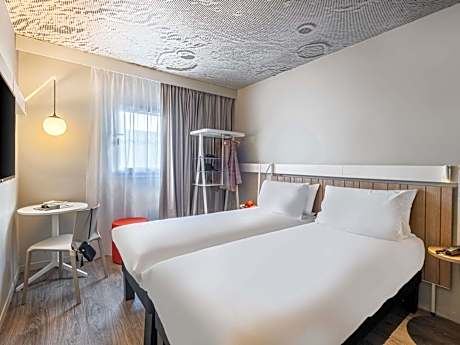 Standard Room with Two Single Beds