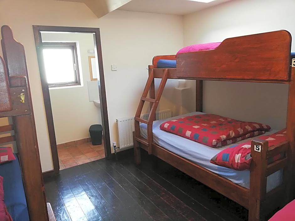 Aille River Tourist Hostel and Campsite Doolin