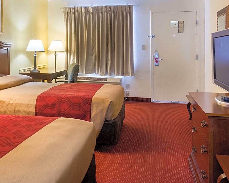 Photo 1 of 4 of 2 Double Beds, Smoking