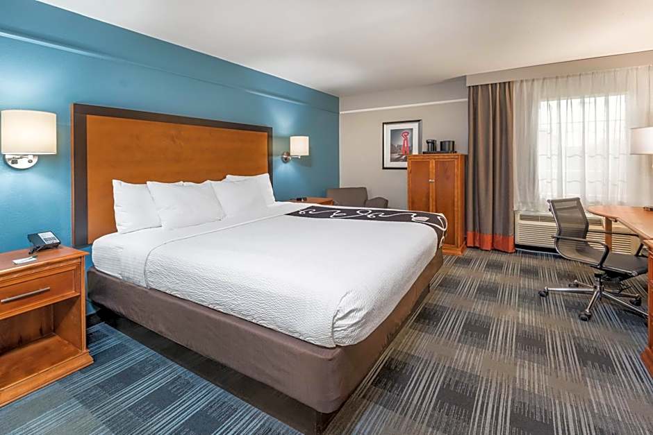 La Quinta Inn & Suites by Wyndham San Antonio Brooks City Base