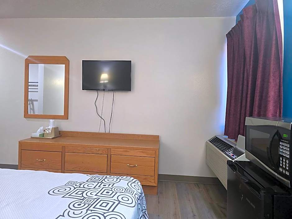 Economy Inn & Suites
