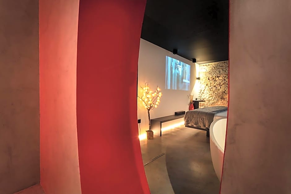 The Black Boutique -- Turistea Suites