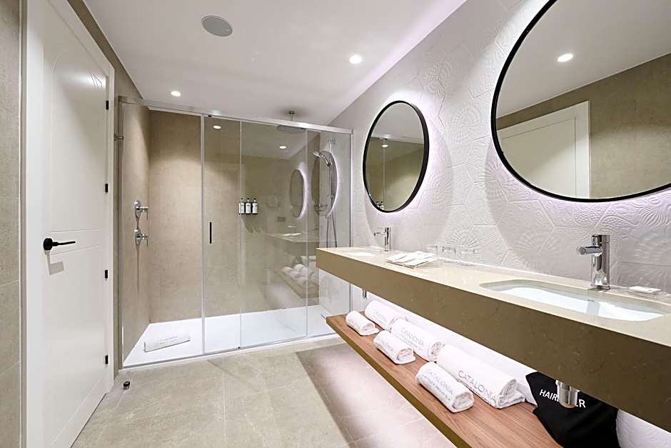 Photo 1 of 4 of Premium Multiple Beds