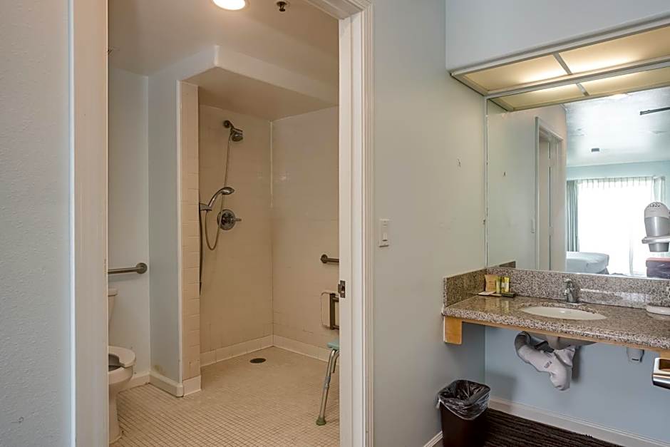 Pacifica Beach Hotel