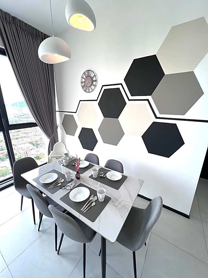 Georgetown Urban Family & Baby-Friendly Home with Skypool Seaview