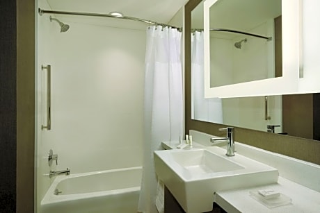 Suite, Multiple Beds (2 Queen Beds and 1 Double Sofa Bed)