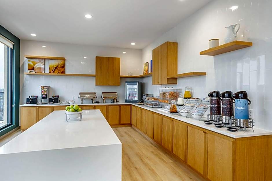 Comfort Inn & Suites Newark Liberty International Airport